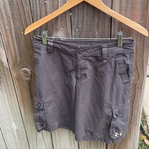 Under armour Grey cargo shorts Sz YLG